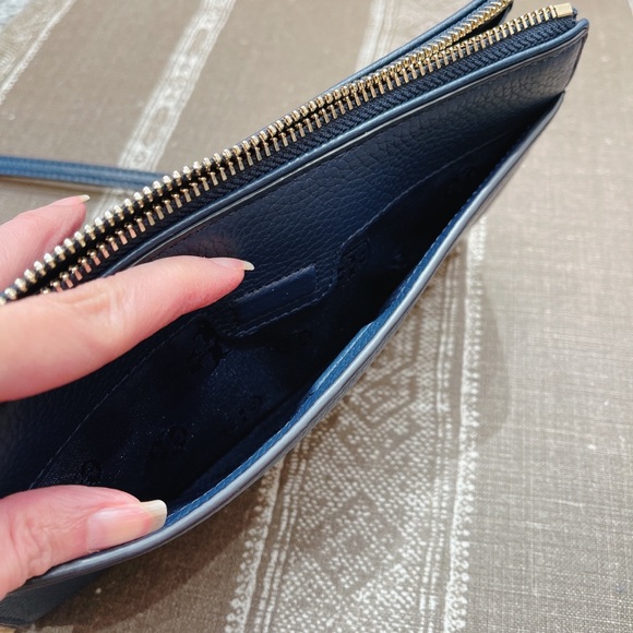 Tory burch Carter Slim Crossbody- Tan - Picture 5 of 9